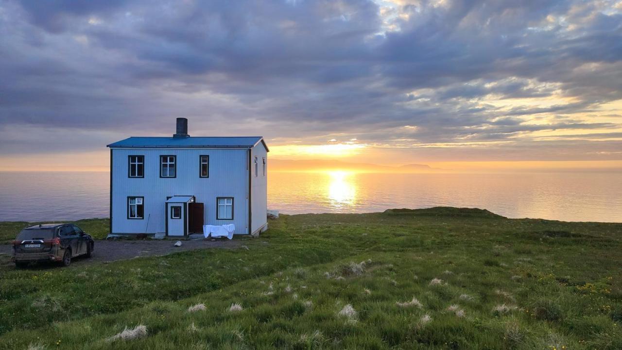 Happy-Cove Guesthouse - By The Sea Bakkafjorthur エクステリア 写真